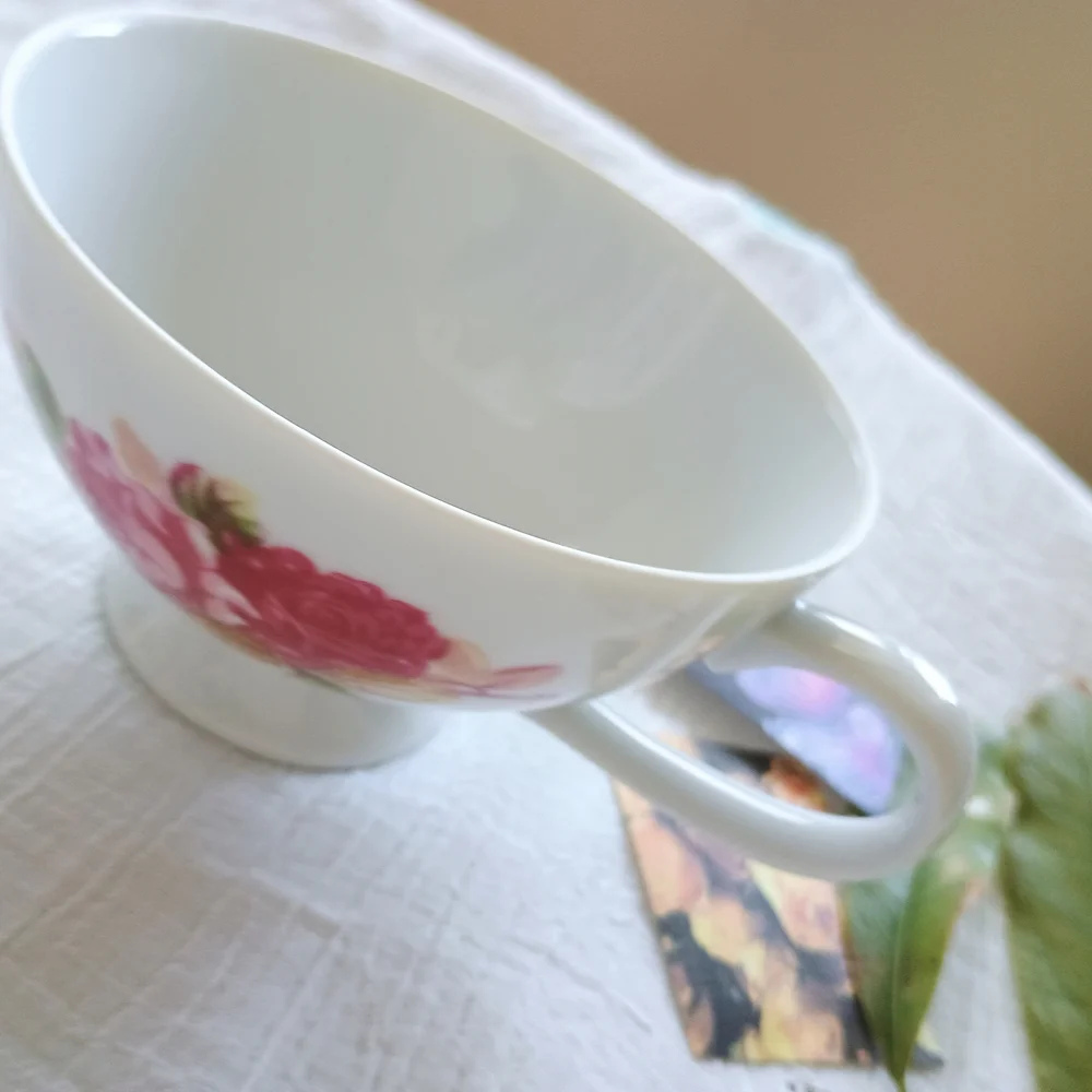 🌹 ROSETTE CORE 🌹 VTG squatty white porcelain Japanese teacup, Coquette Style